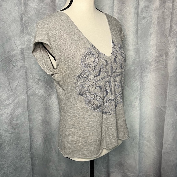 DKNY Jeans Gray Compass Short Sleeved Tee - size Large - Picture 2 of 9